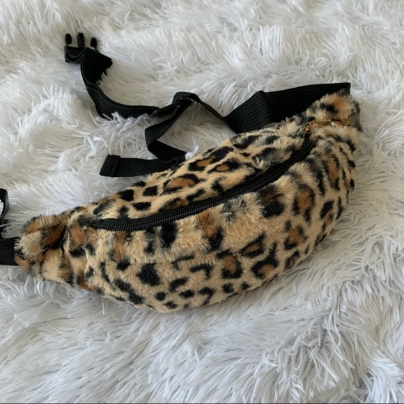 NWT Animal Print Plush Waist Bag Fluffy Fanny Pack Crossbody Shoulder Bum Bag. - Picture 9 of 11